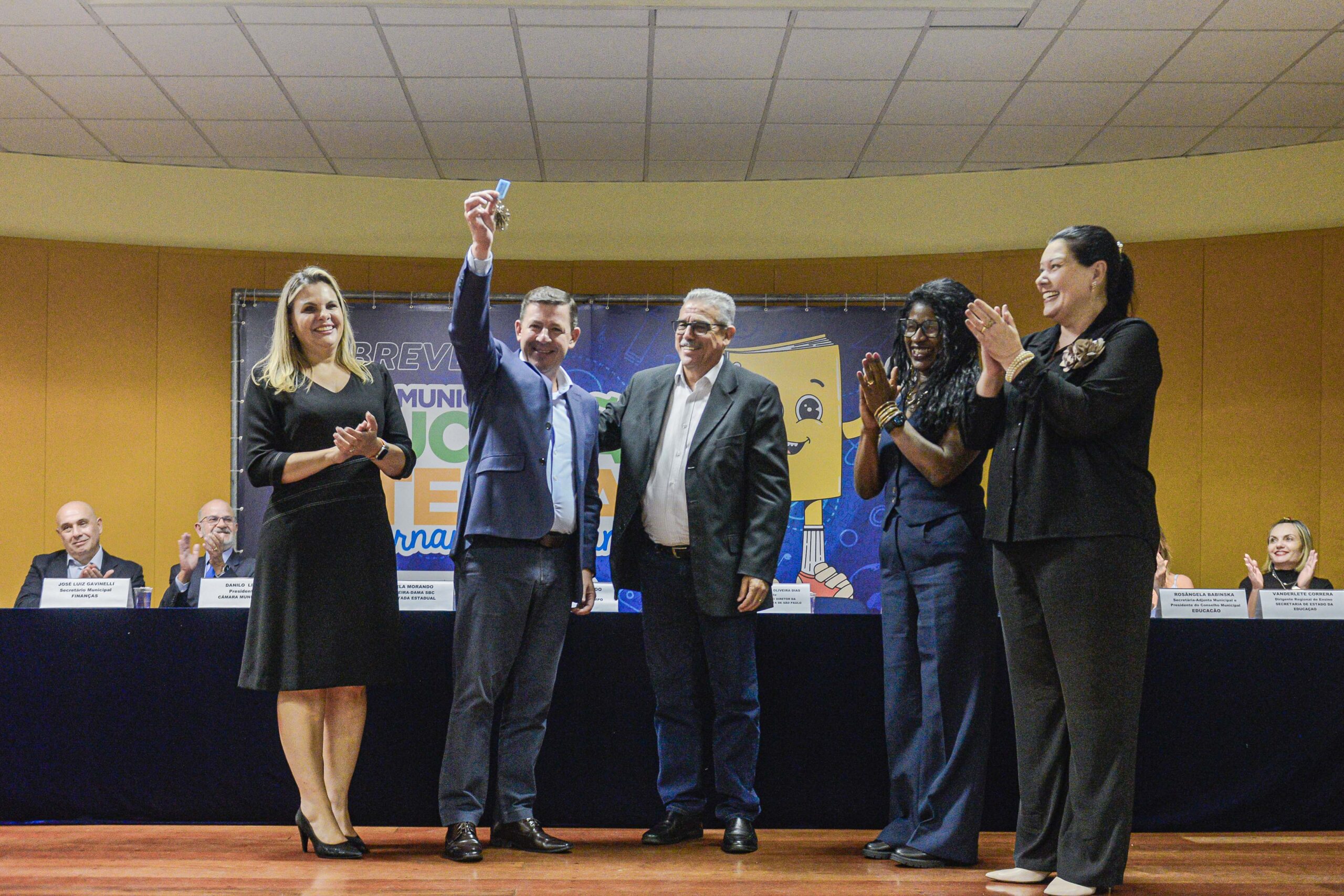 Prefeito Orlando Morando anuncia criação de centro municipal de educação integral