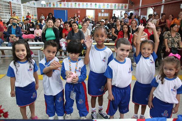 Mauá incia entrega de uniformes para mais de 16 mil alunos da rede municipal