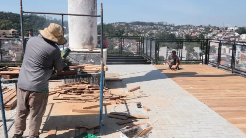 Prefeitura de Ribeirão Pires inicia instalação de deque de madeira no mirante São José