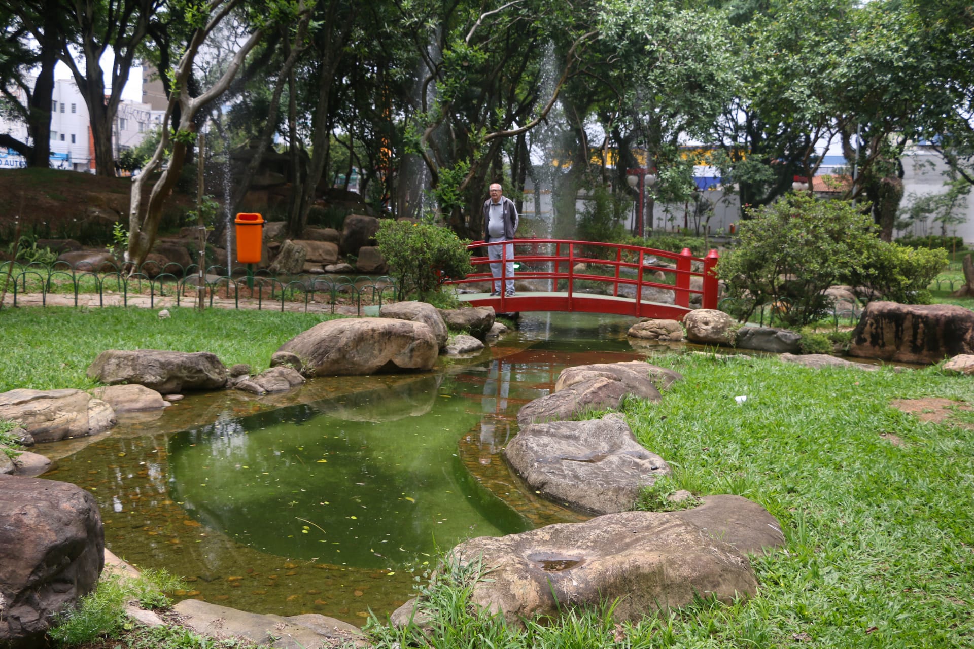 Orlando Morando entrega revitalização da Praça dos Meninos, marco histórico do bairro Rudge Ramos