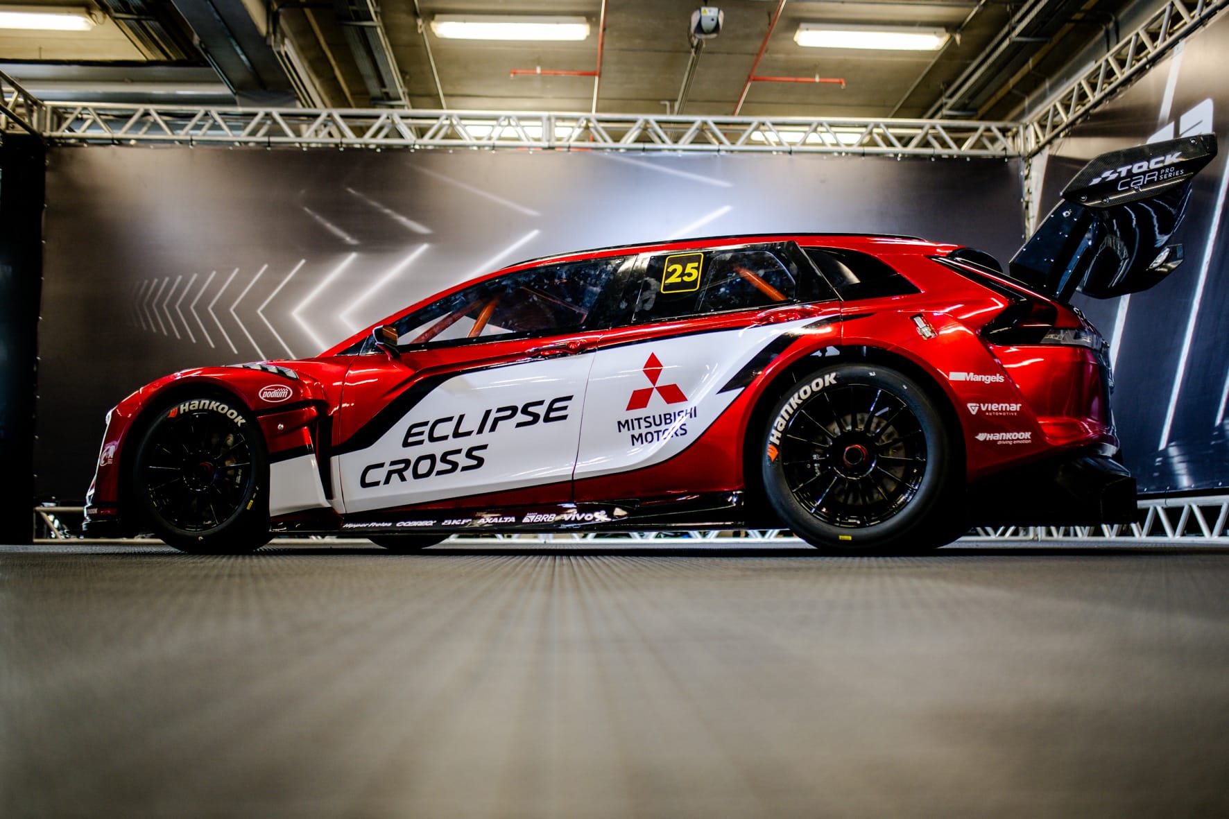 Foi apresentada  em Interlagos o Mitsubishi Eclipse Cross Stock Car durante a etapa final da Stock Car Pro Series, campeonato que adotará os SUVs como base