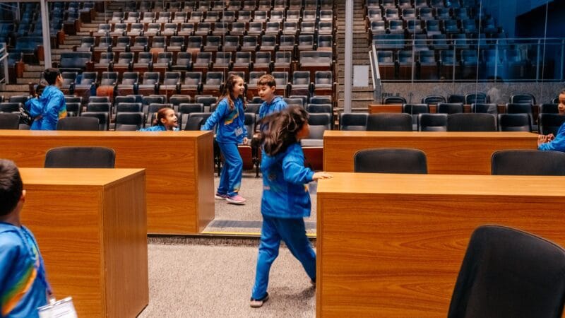 Estudantes de São Bernardo do Campo no ABC Paulista fazem ‘tour’ pela Câmara, são recebidos pela prefeita