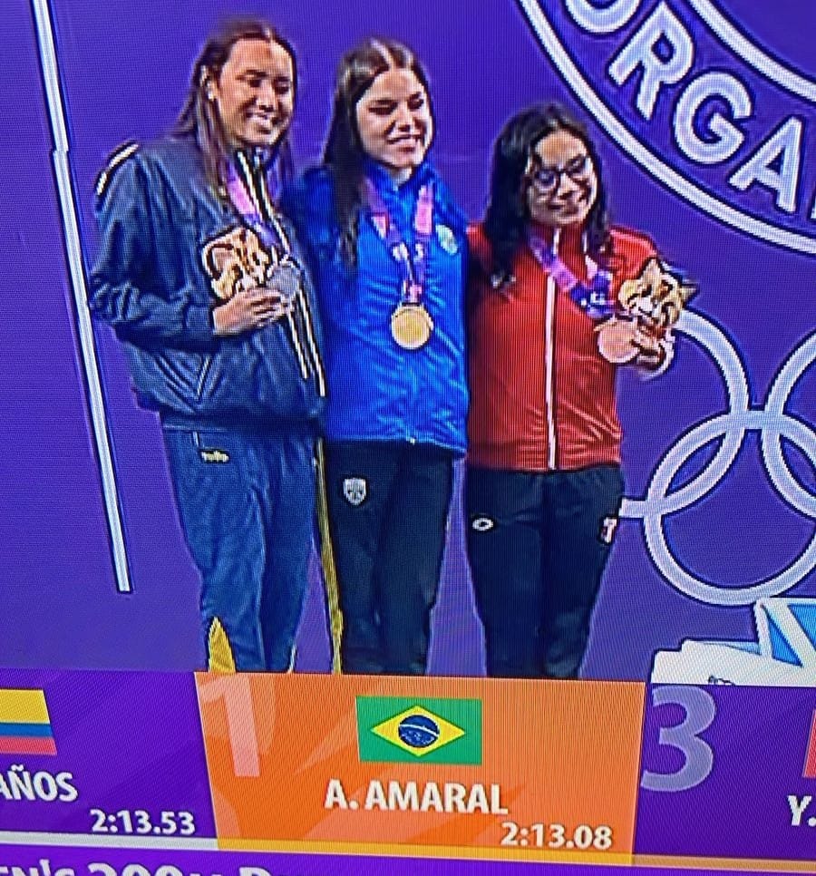 Nadadora de São Caetano do Sul no ABC Paulista conquista medalha de ouro nos 200m Borboleta do Pan-Americano Junior no Paraguai