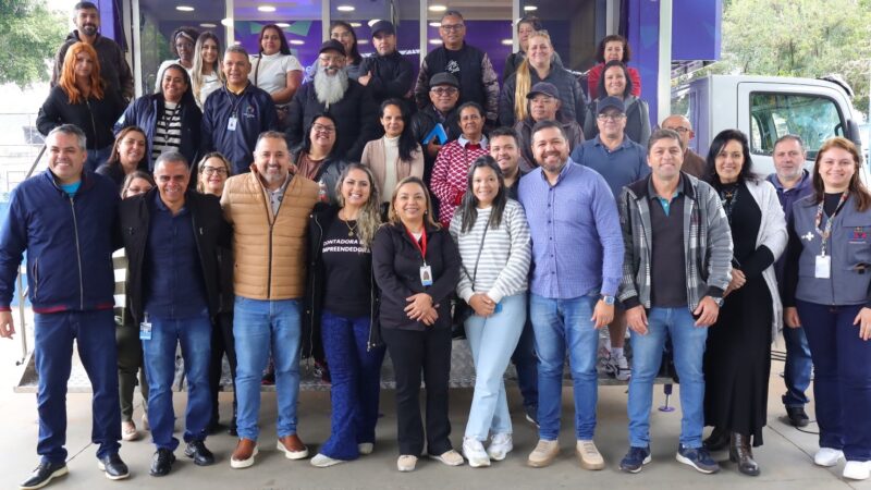 Prefeito de Mauá no ABC Paulista Marcelo Oliveira capacita expositores para a Feira de Empreendedorismo